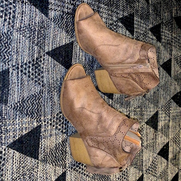 Open Toed Heeled Booties - Picture 2 of 2